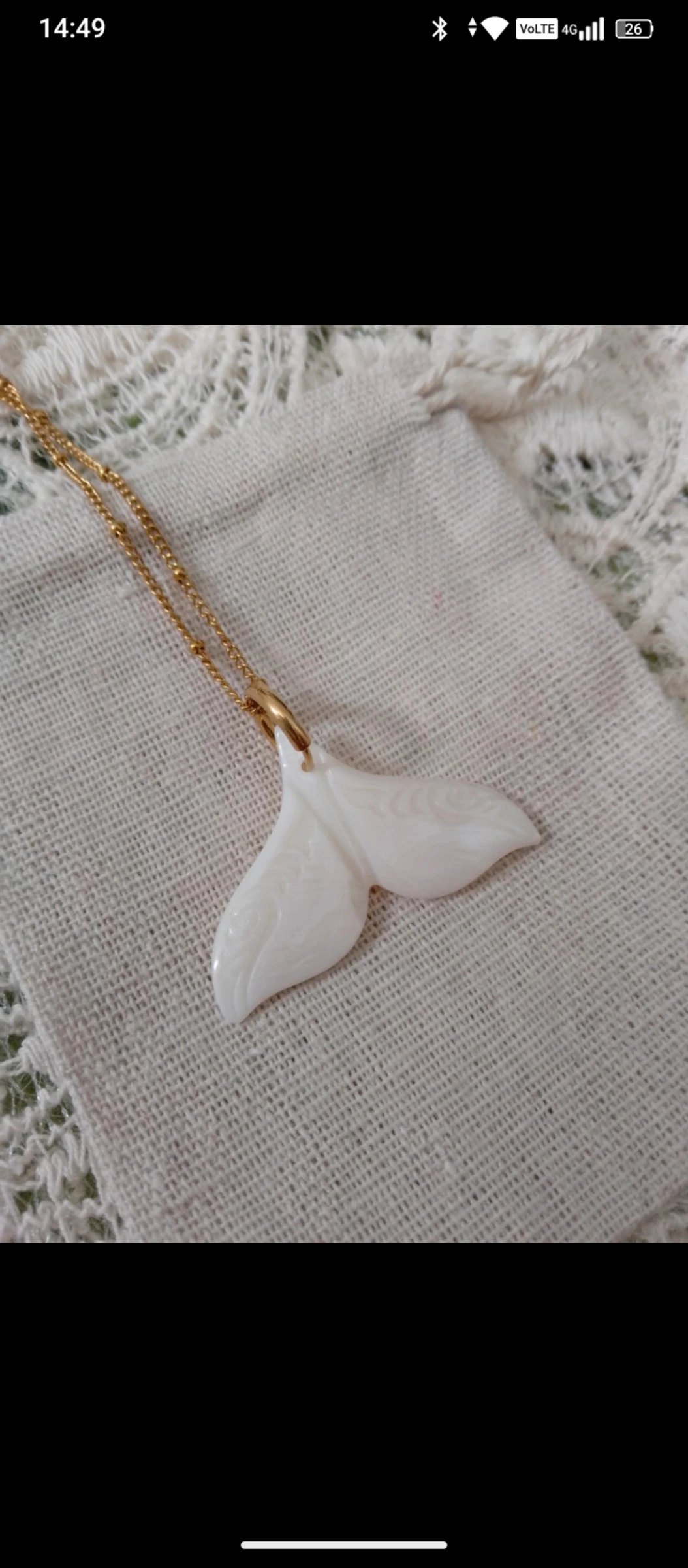 Collier queue de baleine en nacre blanche 